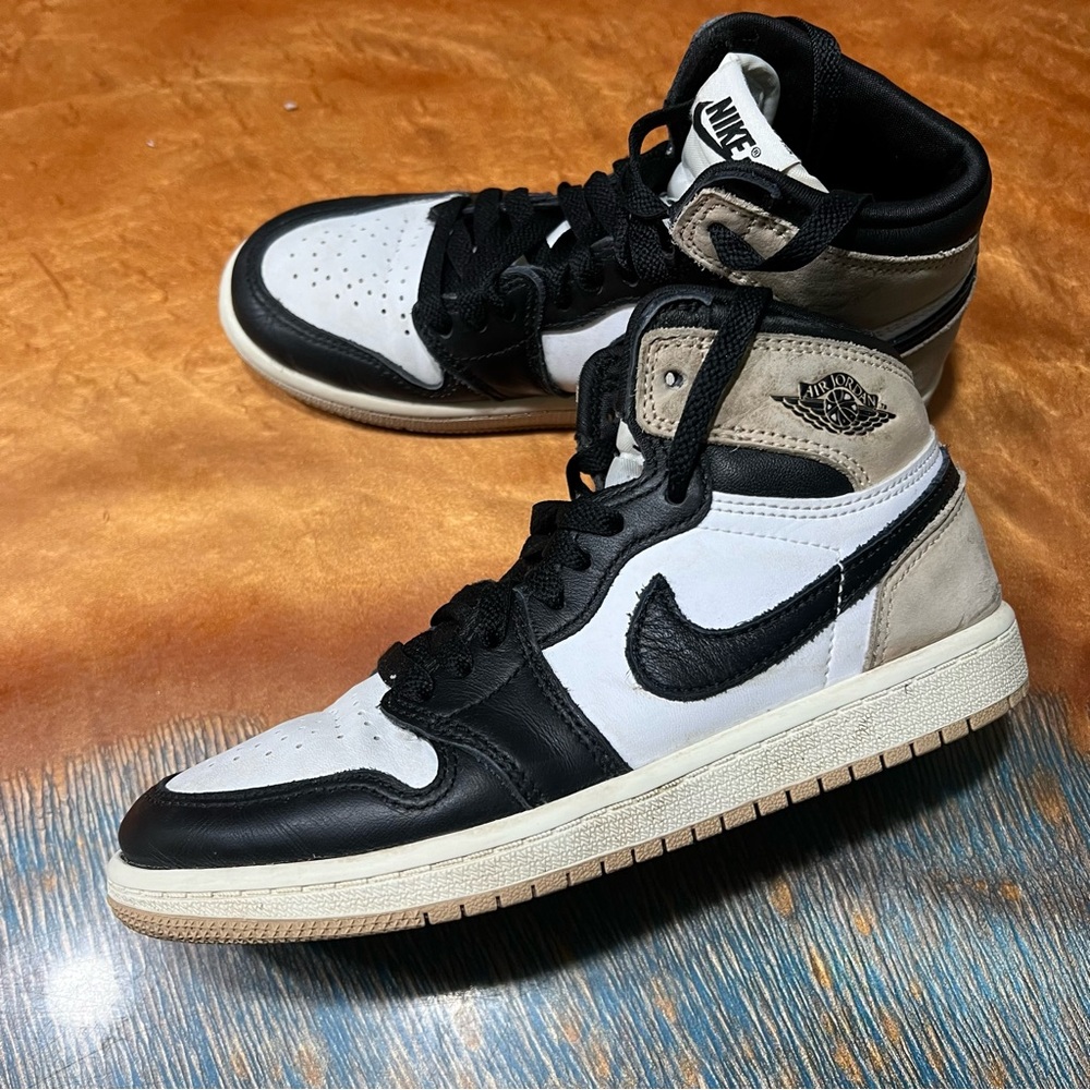 Jordan Retro 1 High OG Latte Sneakers size 2 youth Black white Tan Sneakers